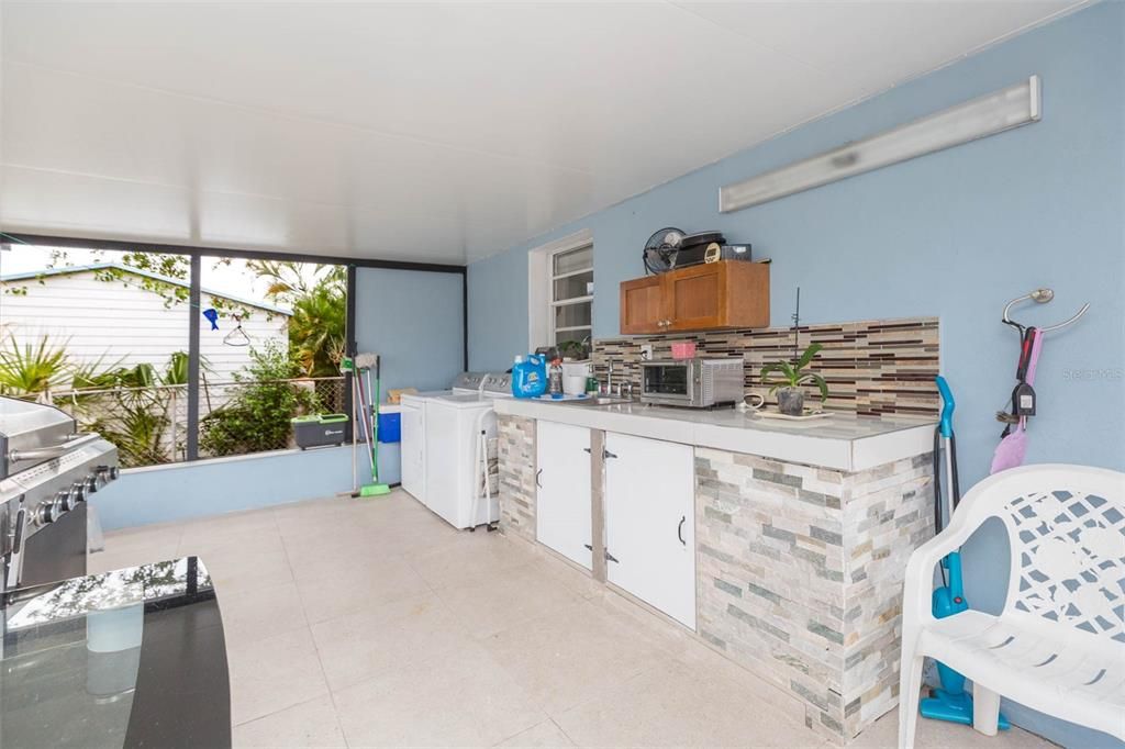 合同活跃: $369,900 (3 贝兹, 3 浴室, 1246 平方英尺)