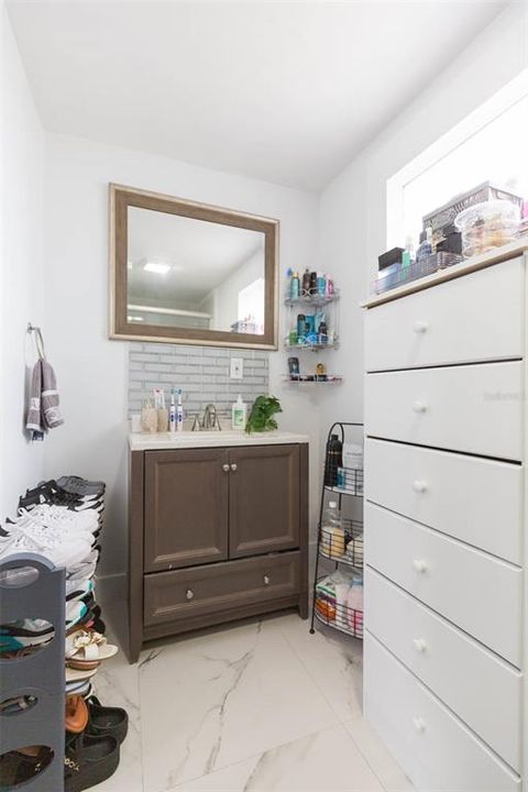 合同活跃: $369,900 (3 贝兹, 3 浴室, 1246 平方英尺)