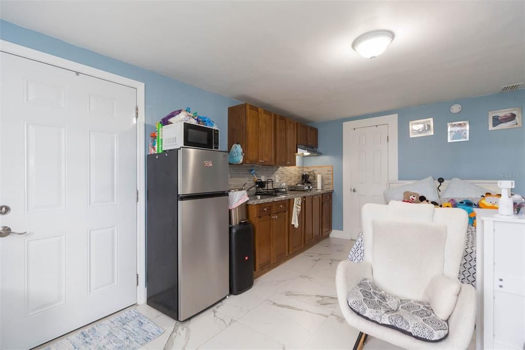 合同活跃: $369,900 (3 贝兹, 3 浴室, 1246 平方英尺)