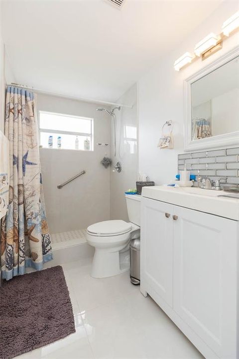 合同活跃: $369,900 (3 贝兹, 3 浴室, 1246 平方英尺)