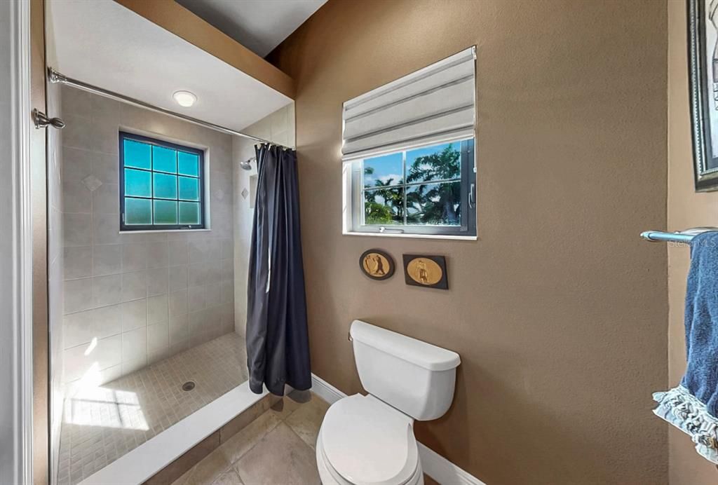 Active With Contract: $2,395,000 (5 beds, 6 baths, 5086 Square Feet)