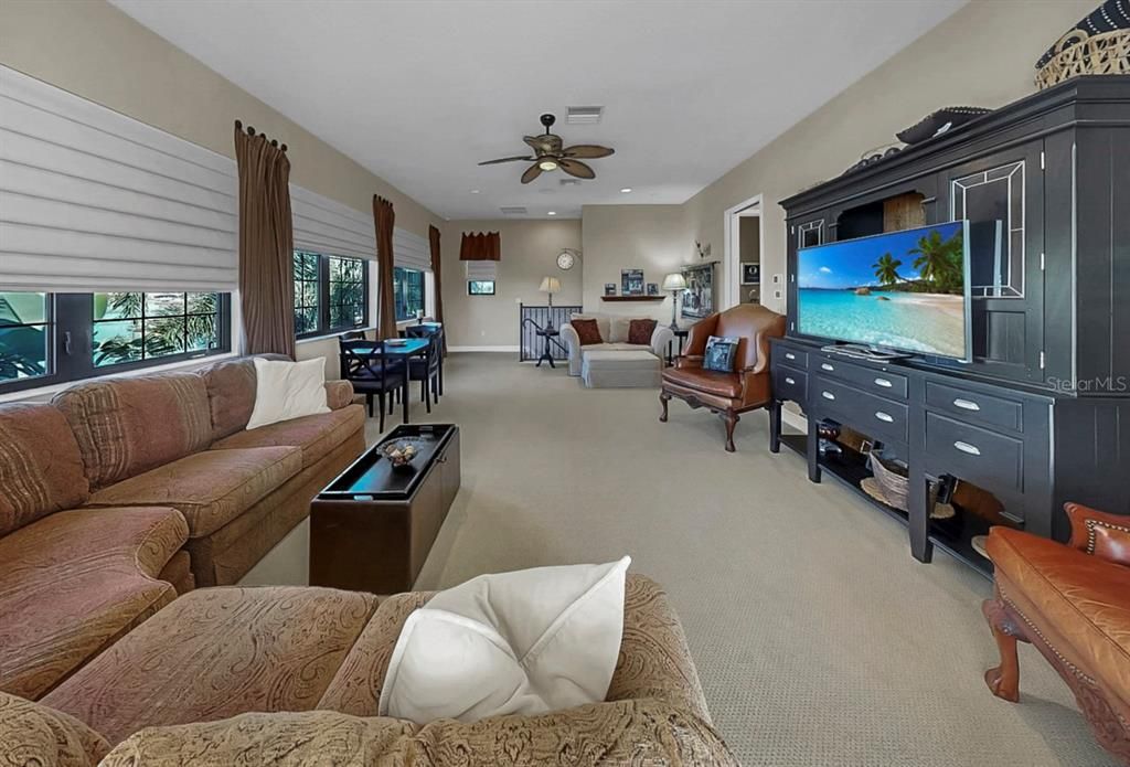 Active With Contract: $2,395,000 (5 beds, 6 baths, 5086 Square Feet)