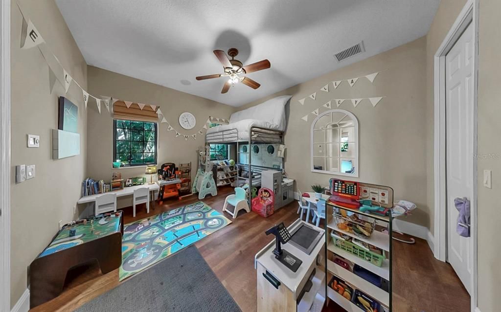 Active With Contract: $2,395,000 (5 beds, 6 baths, 5086 Square Feet)