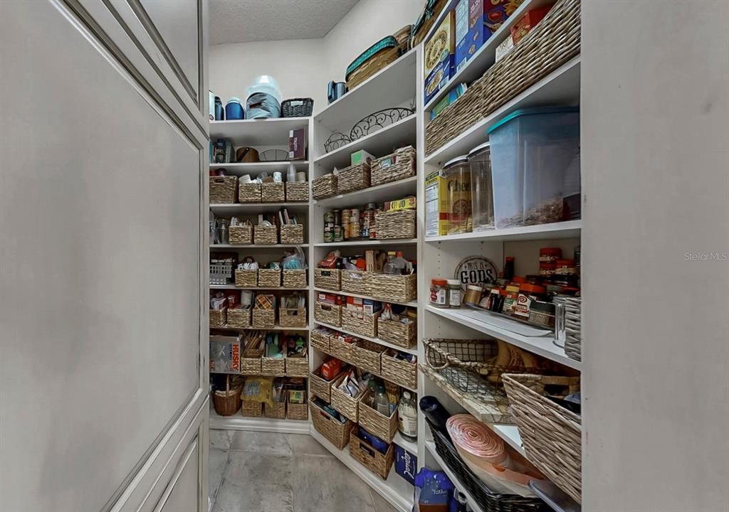 Active With Contract: $2,395,000 (5 beds, 6 baths, 5086 Square Feet)