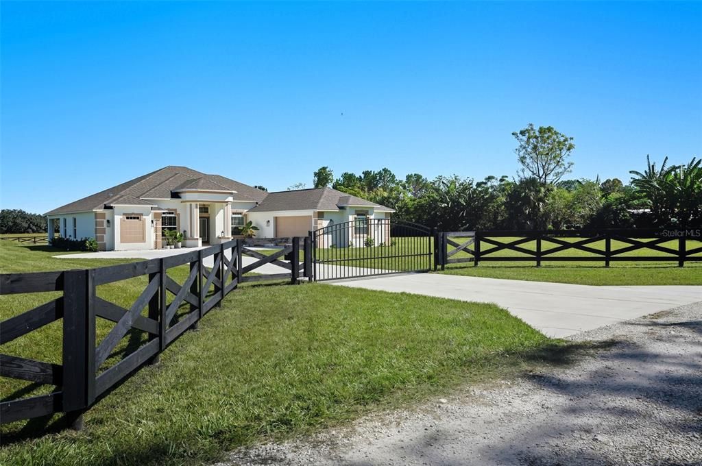 For Sale: $674,900 (4 beds, 3 baths, 2252 Square Feet)