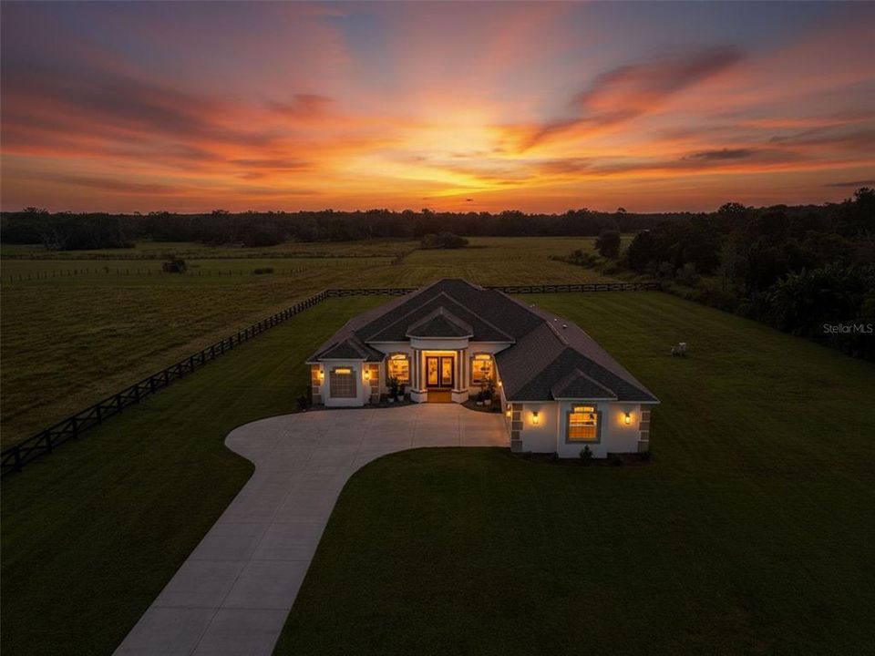 For Sale: $674,900 (4 beds, 3 baths, 2252 Square Feet)