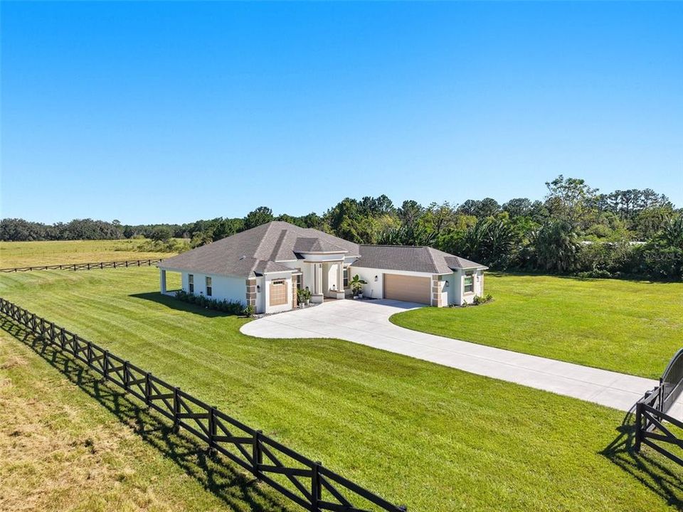 For Sale: $674,900 (4 beds, 3 baths, 2252 Square Feet)