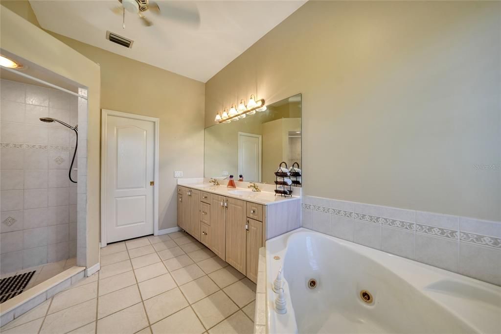 For Sale: $599,000 (4 beds, 3 baths, 2777 Square Feet)