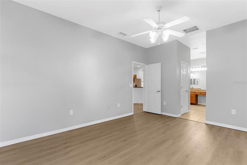 Active With Contract: $295,000 (3 beds, 2 baths, 1608 Square Feet)