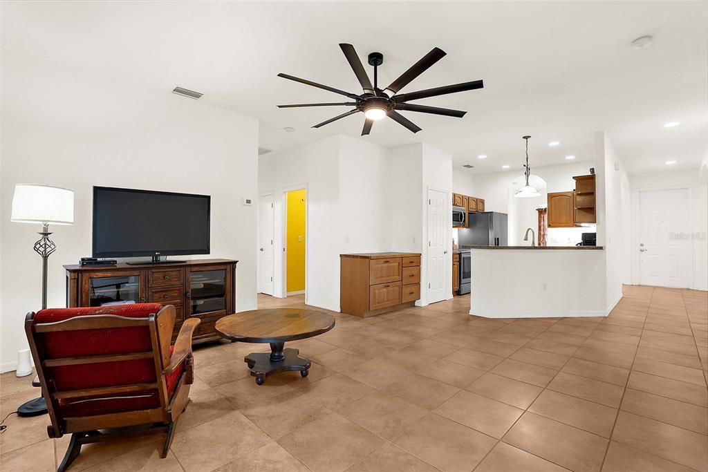 Active With Contract: $295,000 (3 beds, 2 baths, 1608 Square Feet)