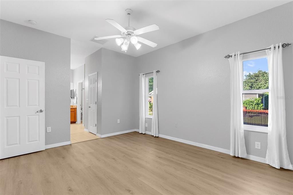 Active With Contract: $295,000 (3 beds, 2 baths, 1608 Square Feet)