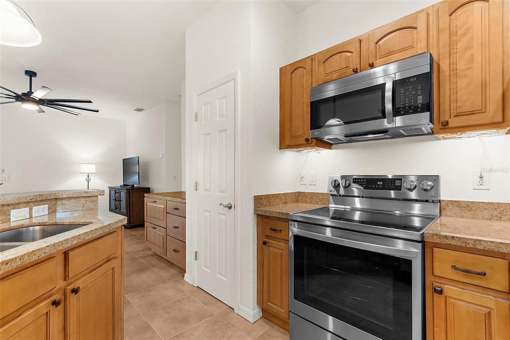 Active With Contract: $295,000 (3 beds, 2 baths, 1608 Square Feet)