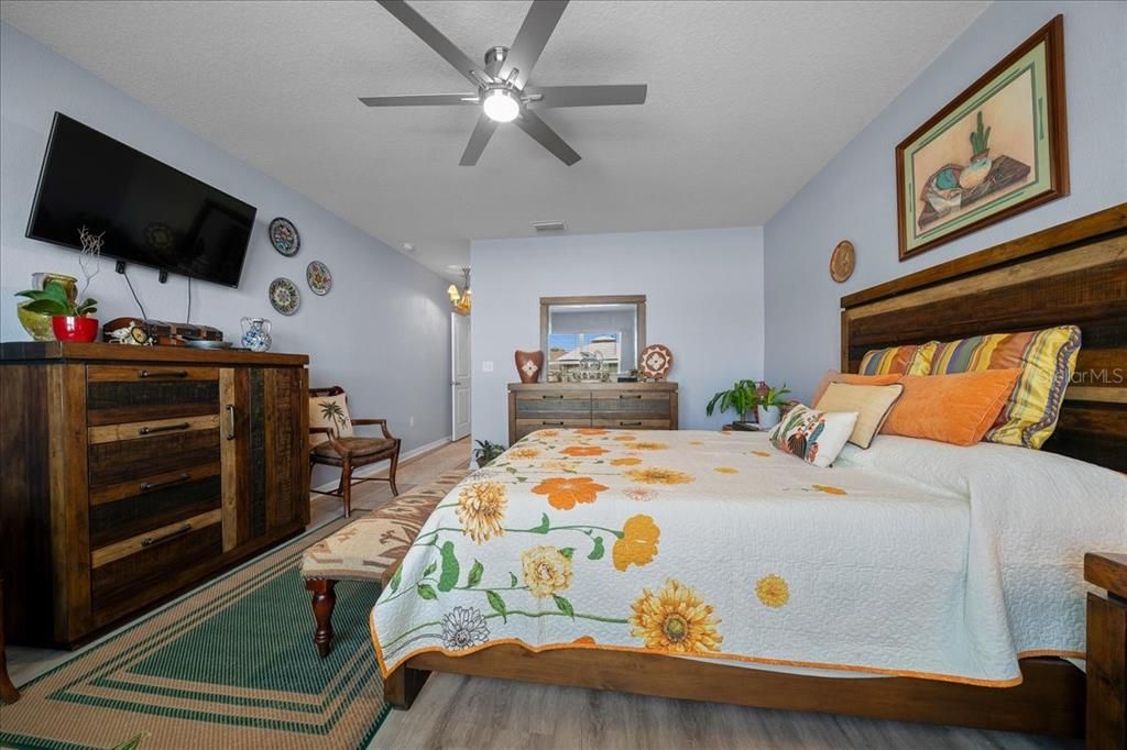 Active With Contract: $385,000 (4 beds, 2 baths, 2319 Square Feet)