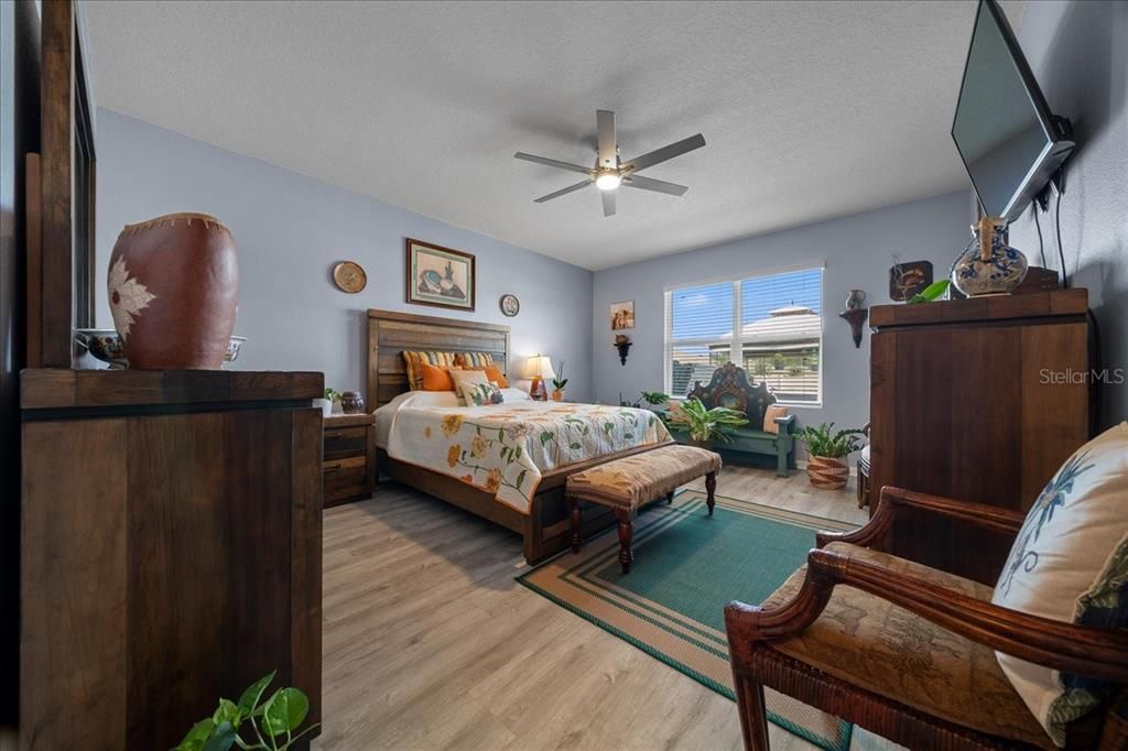 Active With Contract: $385,000 (4 beds, 2 baths, 2319 Square Feet)