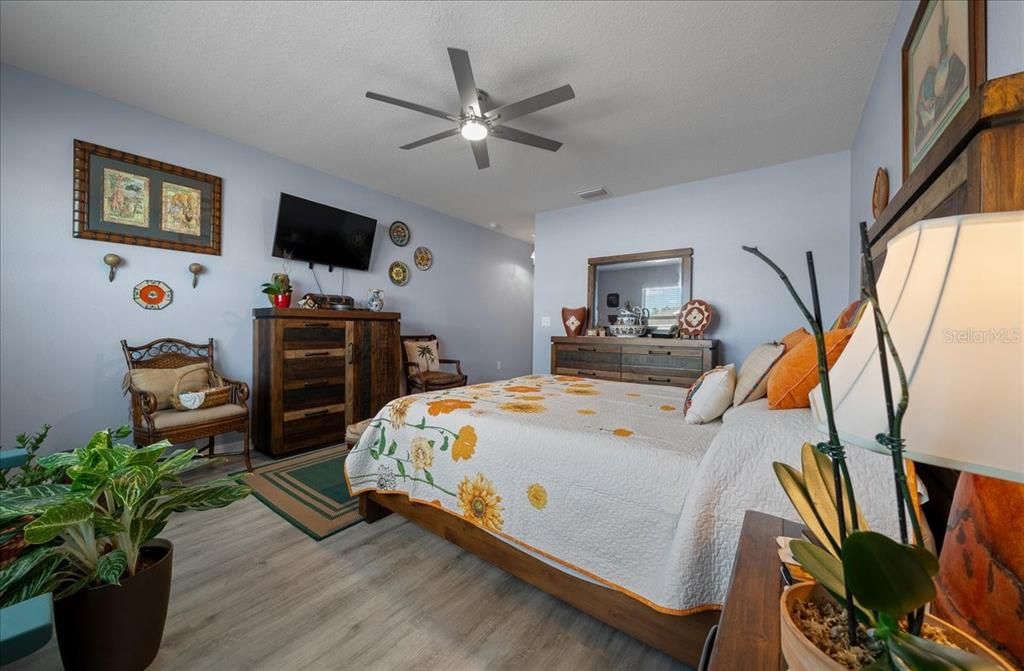 Active With Contract: $385,000 (4 beds, 2 baths, 2319 Square Feet)