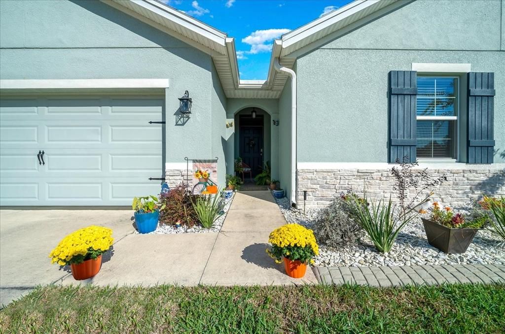 Active With Contract: $385,000 (4 beds, 2 baths, 2319 Square Feet)