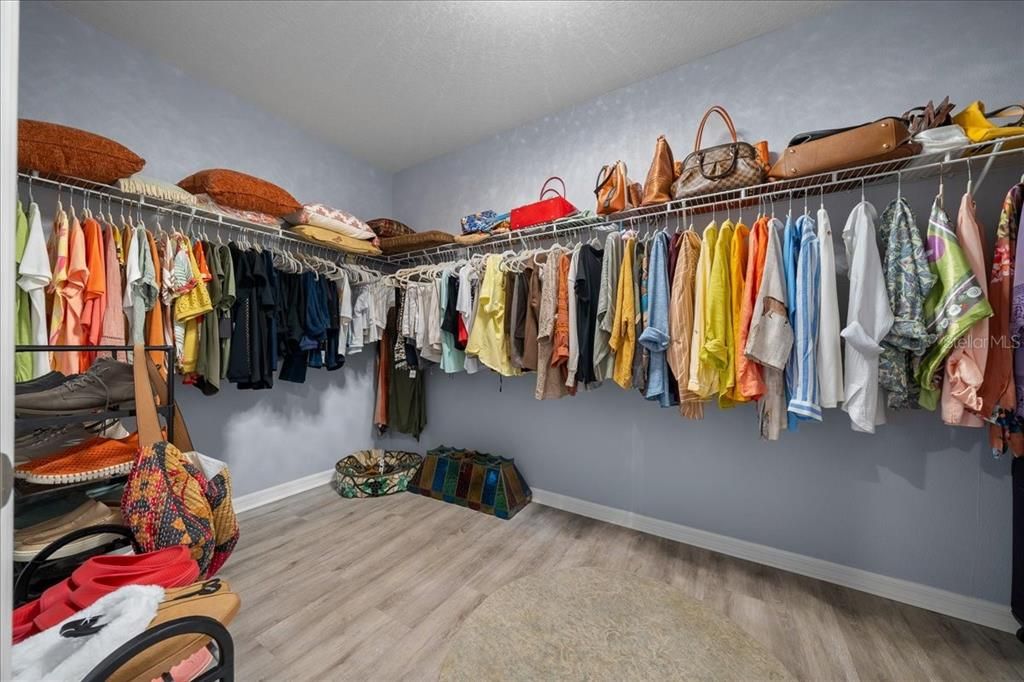 Active With Contract: $385,000 (4 beds, 2 baths, 2319 Square Feet)