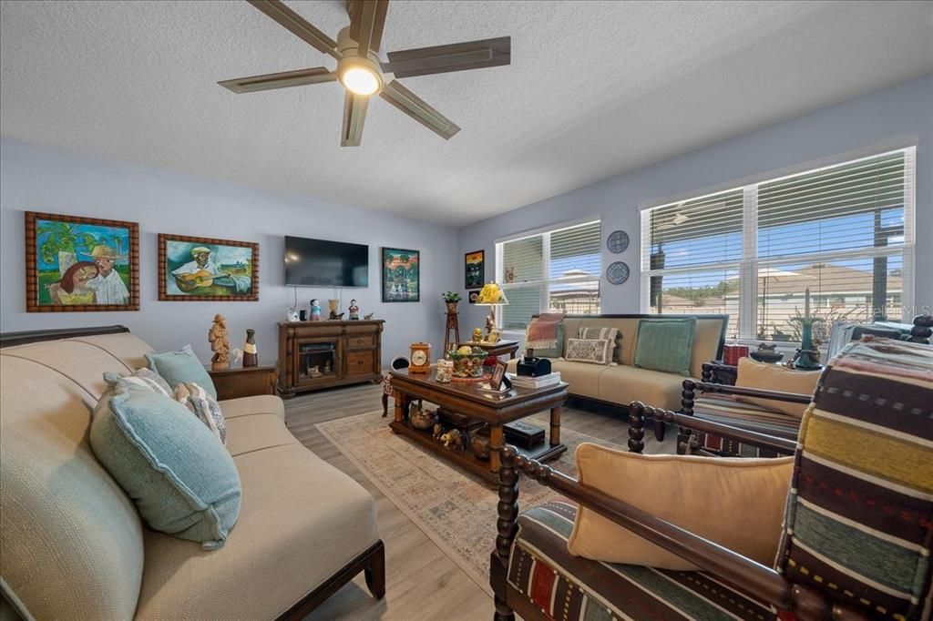 Active With Contract: $385,000 (4 beds, 2 baths, 2319 Square Feet)