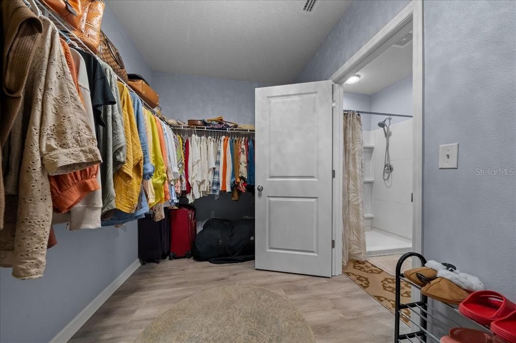 Active With Contract: $385,000 (4 beds, 2 baths, 2319 Square Feet)