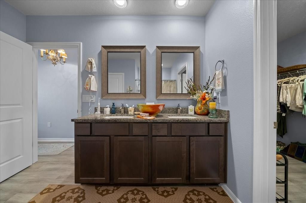 Active With Contract: $385,000 (4 beds, 2 baths, 2319 Square Feet)