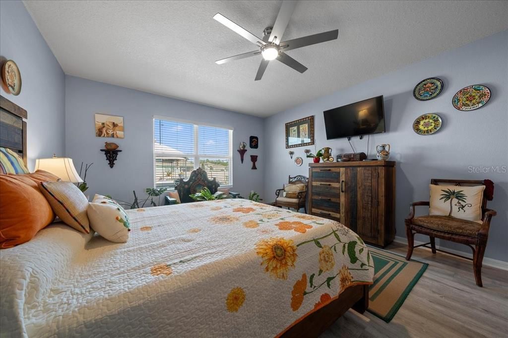 Active With Contract: $385,000 (4 beds, 2 baths, 2319 Square Feet)