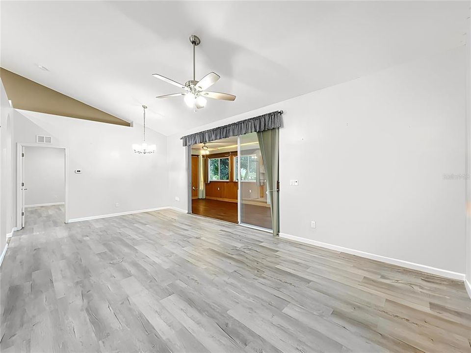 En Venta: $429,900 (3 camas, 2 baños, 2116 Pies cuadrados)