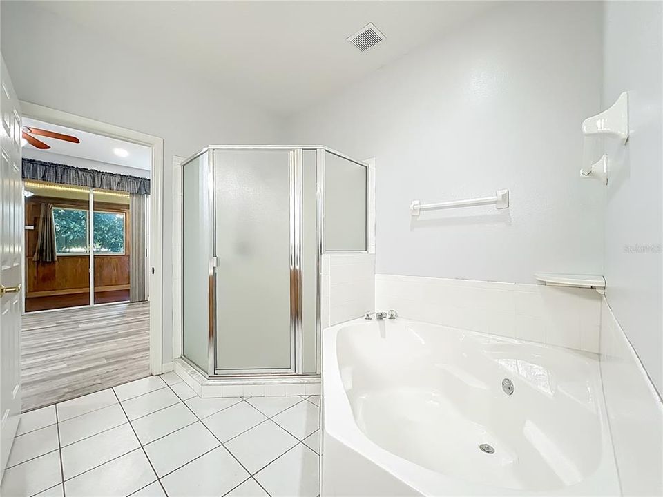 En Venta: $429,900 (3 camas, 2 baños, 2116 Pies cuadrados)