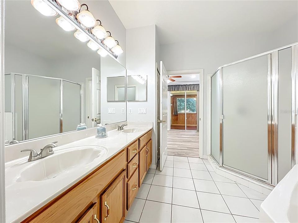 En Venta: $429,900 (3 camas, 2 baños, 2116 Pies cuadrados)