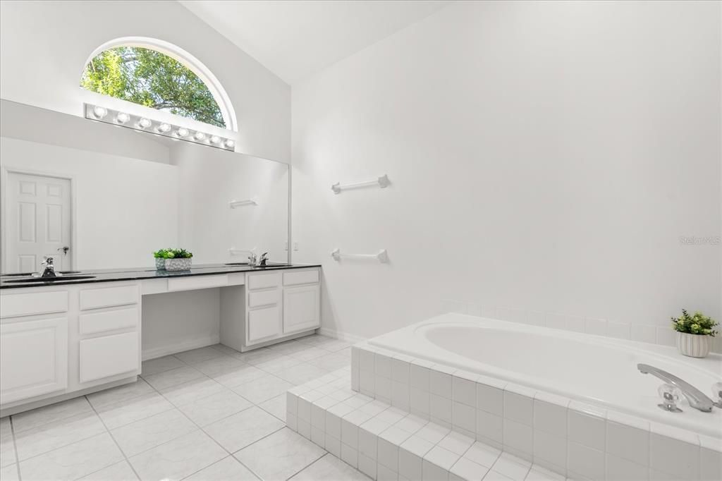 Active With Contract: $580,000 (4 beds, 3 baths, 2367 Square Feet)