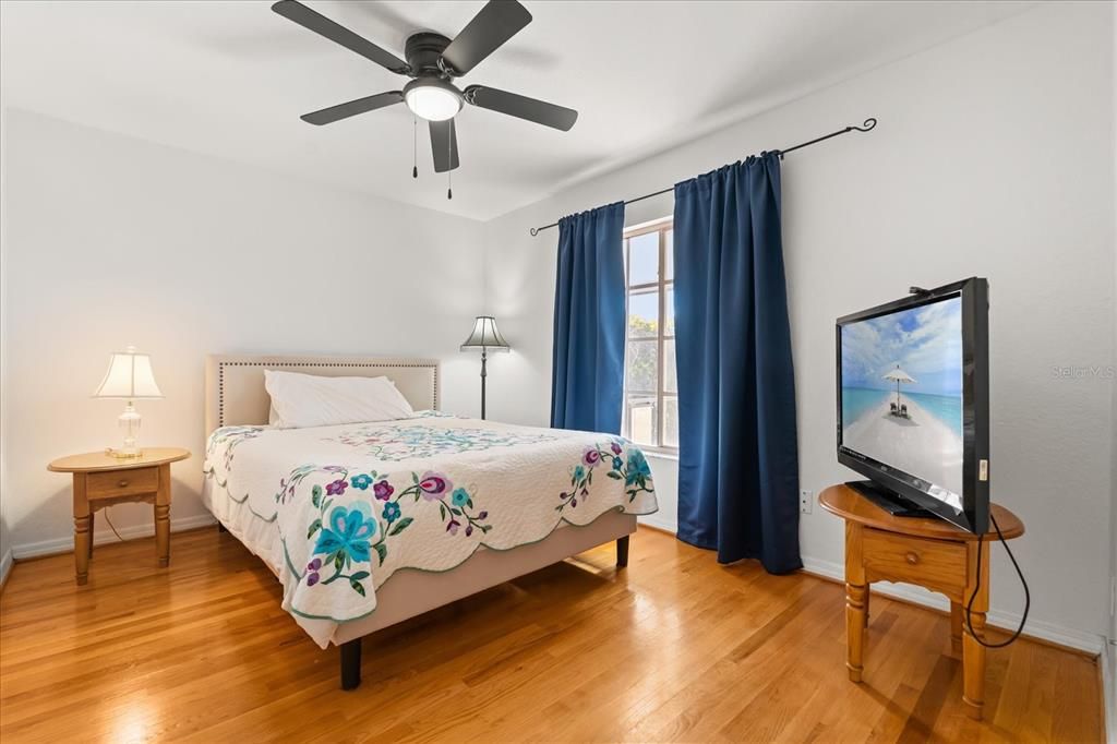 Active With Contract: $580,000 (4 beds, 3 baths, 2367 Square Feet)