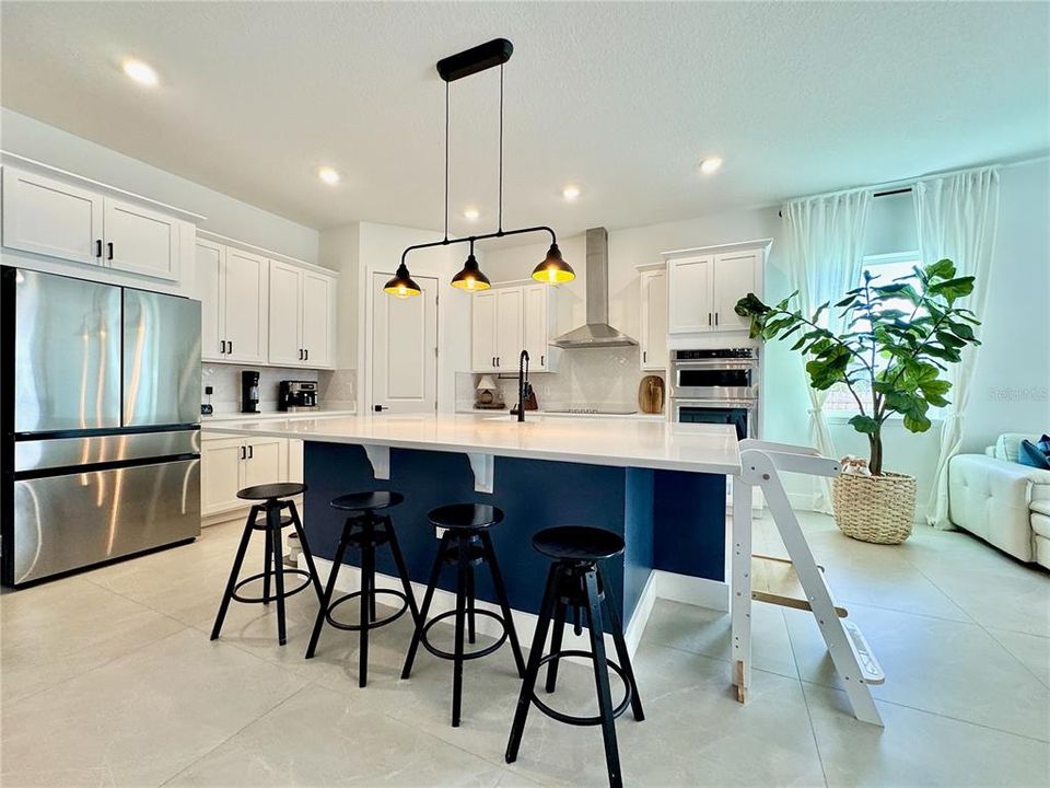 En Venta: $570,000 (4 camas, 2 baños, 2220 Pies cuadrados)