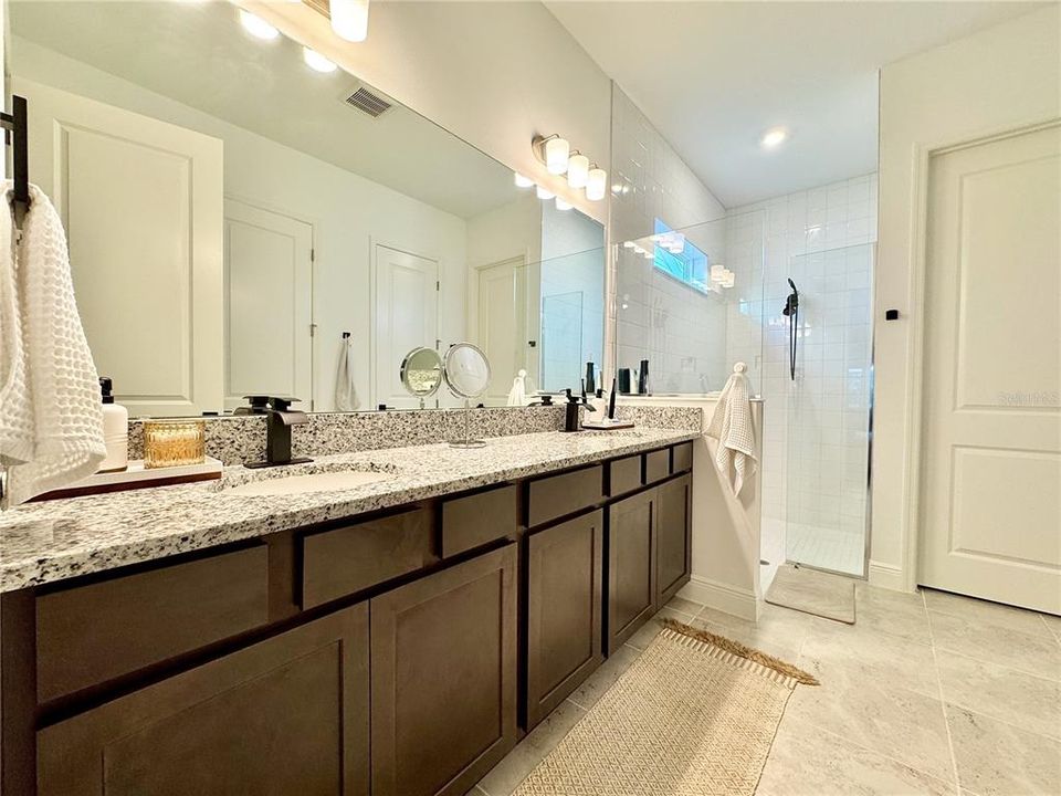 En Venta: $570,000 (4 camas, 2 baños, 2220 Pies cuadrados)