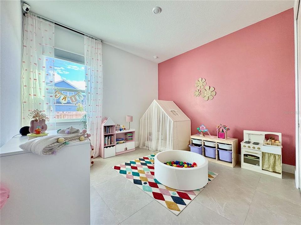 En Venta: $570,000 (4 camas, 2 baños, 2220 Pies cuadrados)