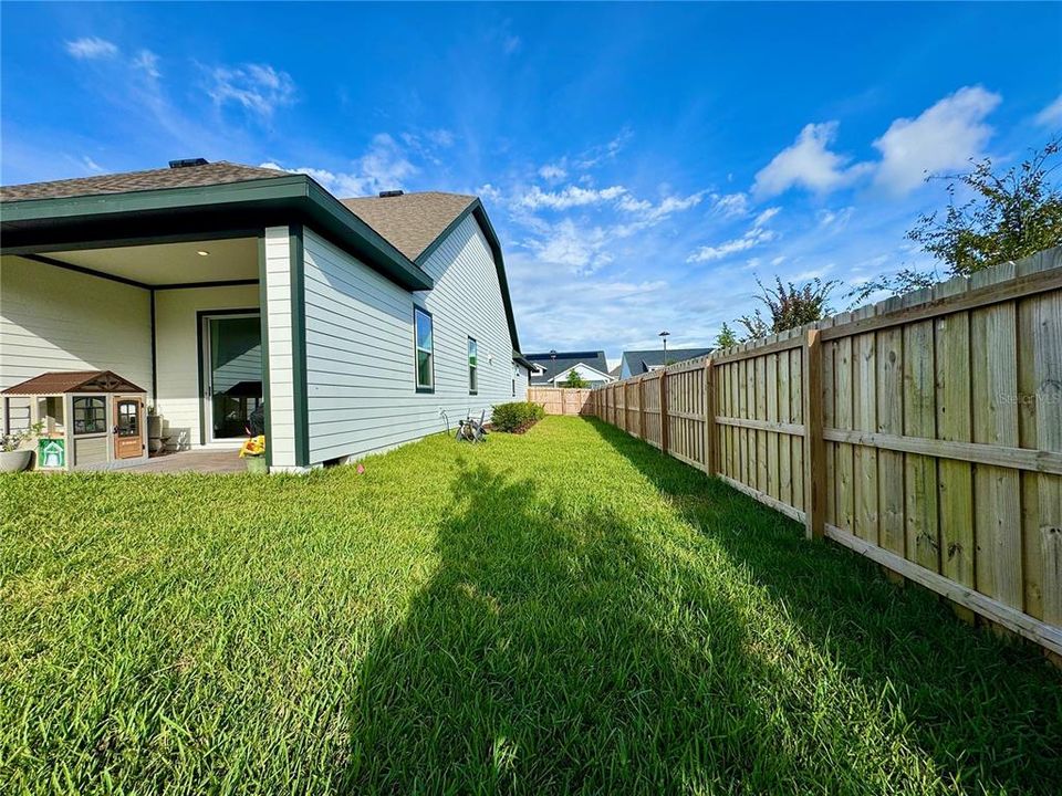 En Venta: $570,000 (4 camas, 2 baños, 2220 Pies cuadrados)