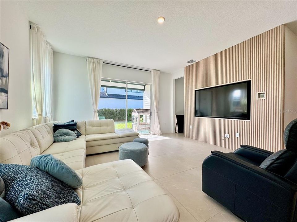 En Venta: $570,000 (4 camas, 2 baños, 2220 Pies cuadrados)