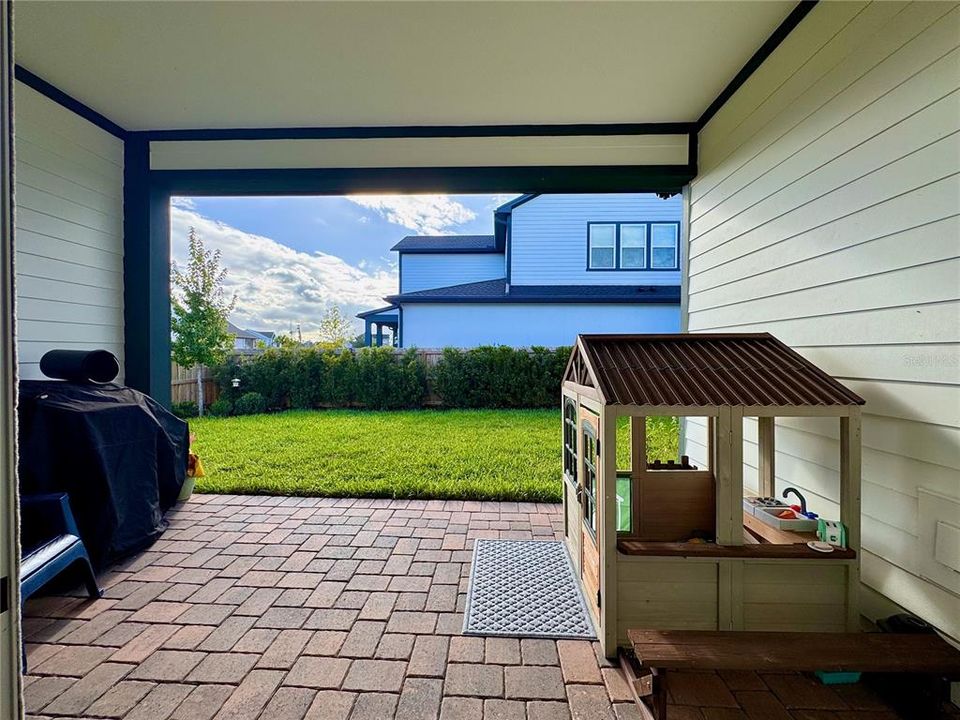 En Venta: $570,000 (4 camas, 2 baños, 2220 Pies cuadrados)