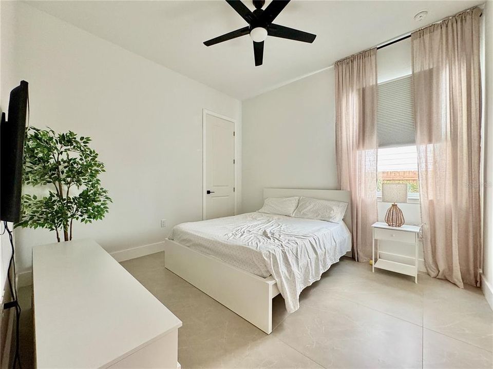 En Venta: $570,000 (4 camas, 2 baños, 2220 Pies cuadrados)