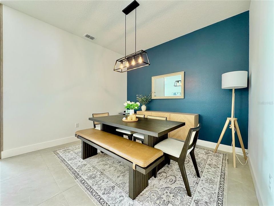 En Venta: $570,000 (4 camas, 2 baños, 2220 Pies cuadrados)