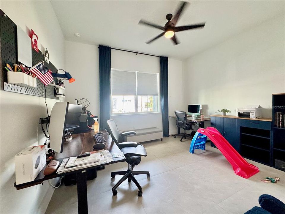 En Venta: $570,000 (4 camas, 2 baños, 2220 Pies cuadrados)