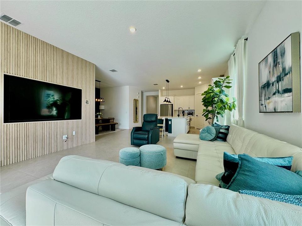 En Venta: $570,000 (4 camas, 2 baños, 2220 Pies cuadrados)