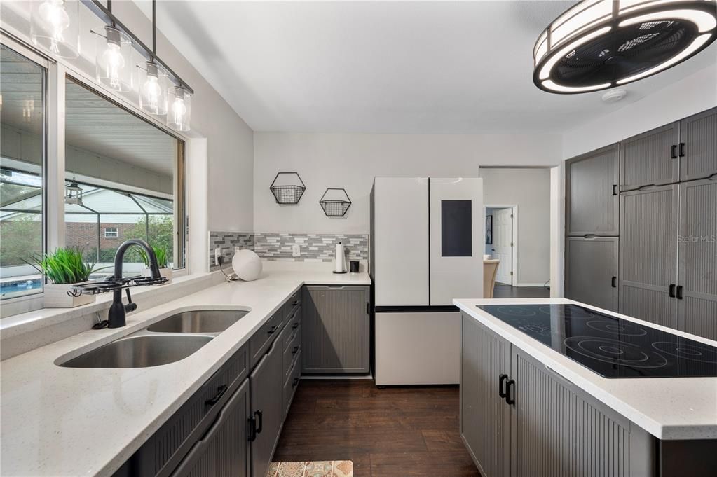 En Venta: $425,000 (4 camas, 2 baños, 2465 Pies cuadrados)