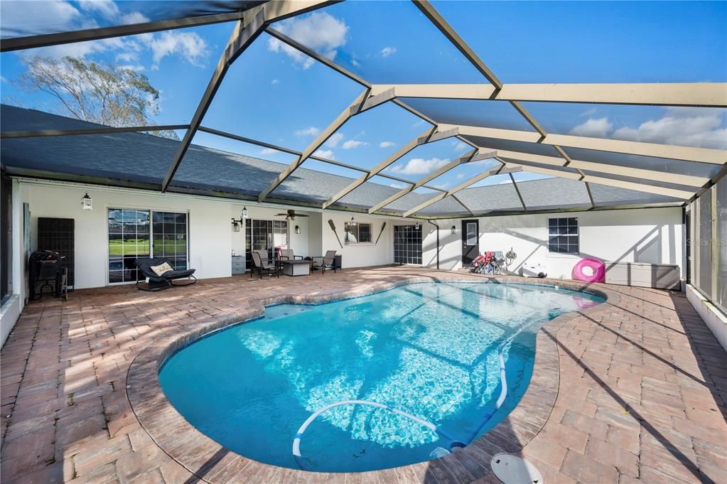 En Venta: $425,000 (4 camas, 2 baños, 2465 Pies cuadrados)