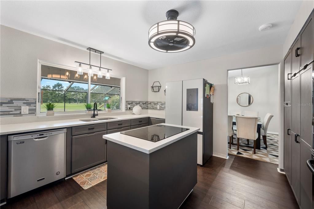 En Venta: $425,000 (4 camas, 2 baños, 2465 Pies cuadrados)