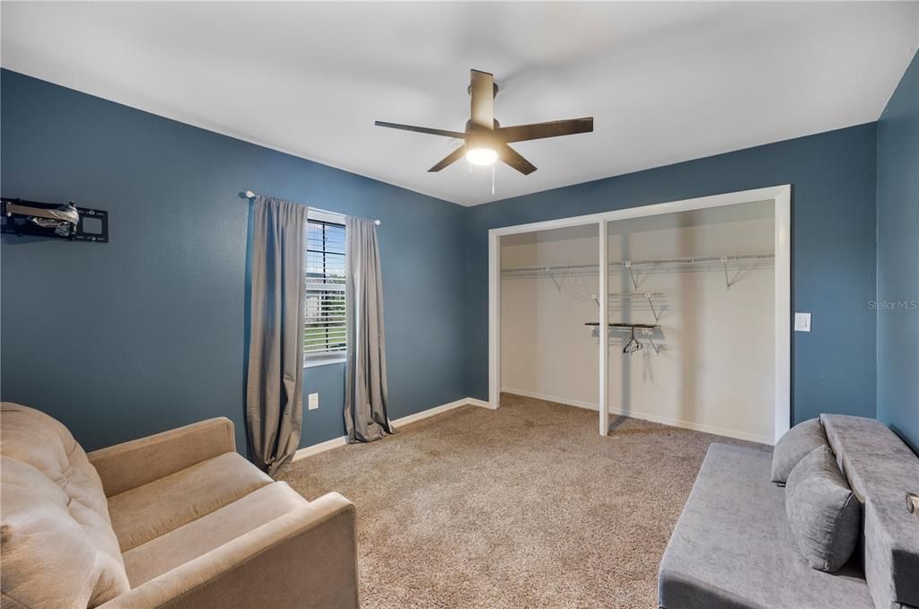 En Venta: $425,000 (4 camas, 2 baños, 2465 Pies cuadrados)