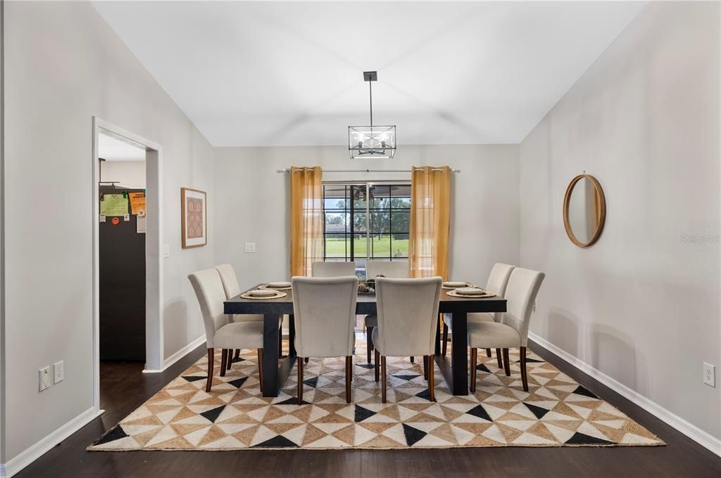 En Venta: $425,000 (4 camas, 2 baños, 2465 Pies cuadrados)