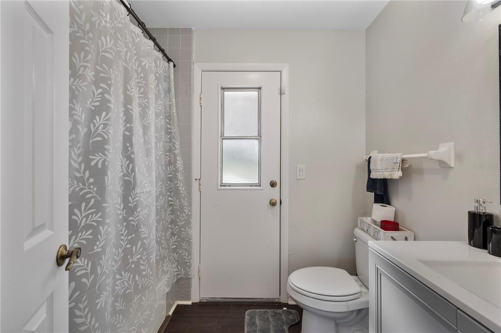 En Venta: $425,000 (4 camas, 2 baños, 2465 Pies cuadrados)