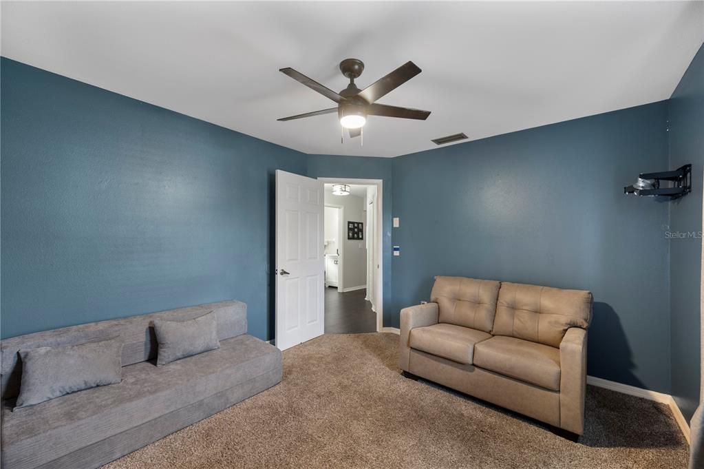 En Venta: $425,000 (4 camas, 2 baños, 2465 Pies cuadrados)