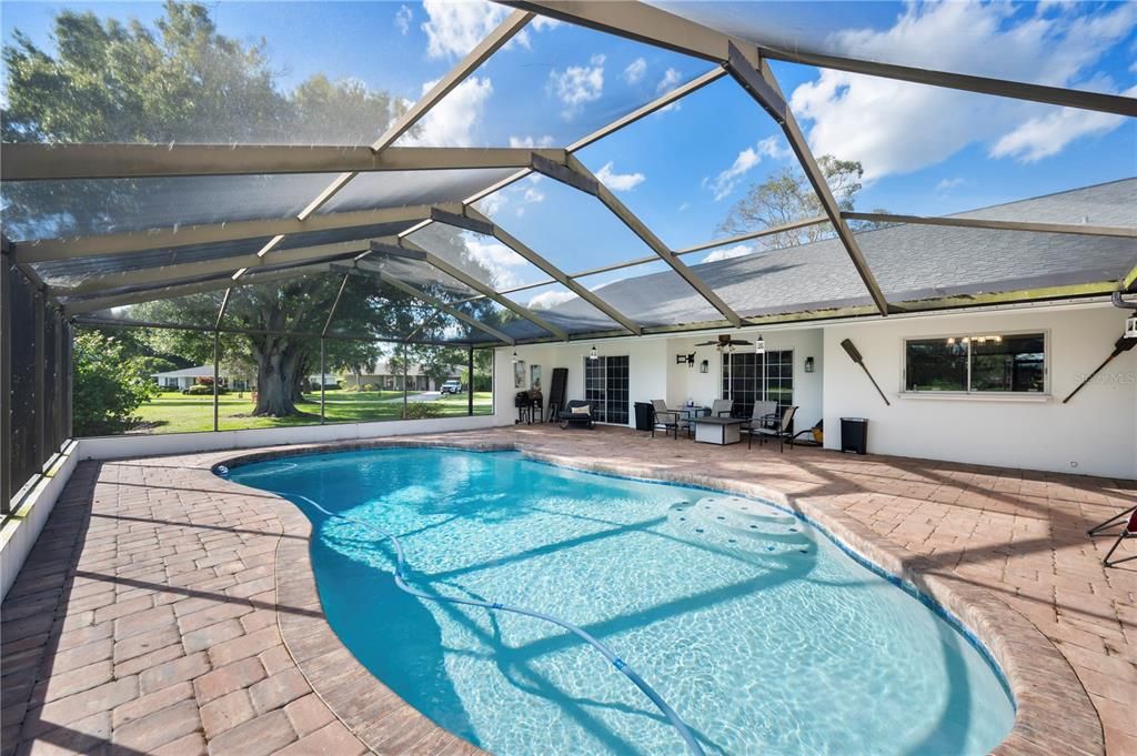 En Venta: $425,000 (4 camas, 2 baños, 2465 Pies cuadrados)