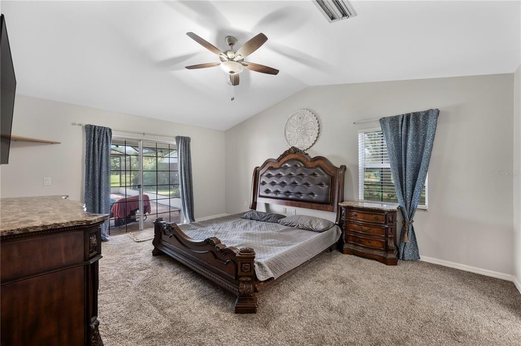 En Venta: $425,000 (4 camas, 2 baños, 2465 Pies cuadrados)