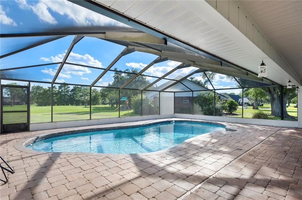 En Venta: $425,000 (4 camas, 2 baños, 2465 Pies cuadrados)